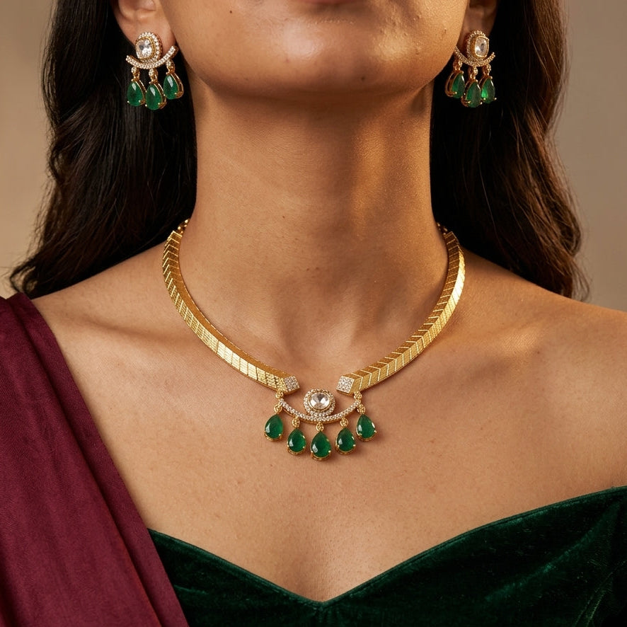 Green and Clear Textured Teardrop Necklace Set - Model