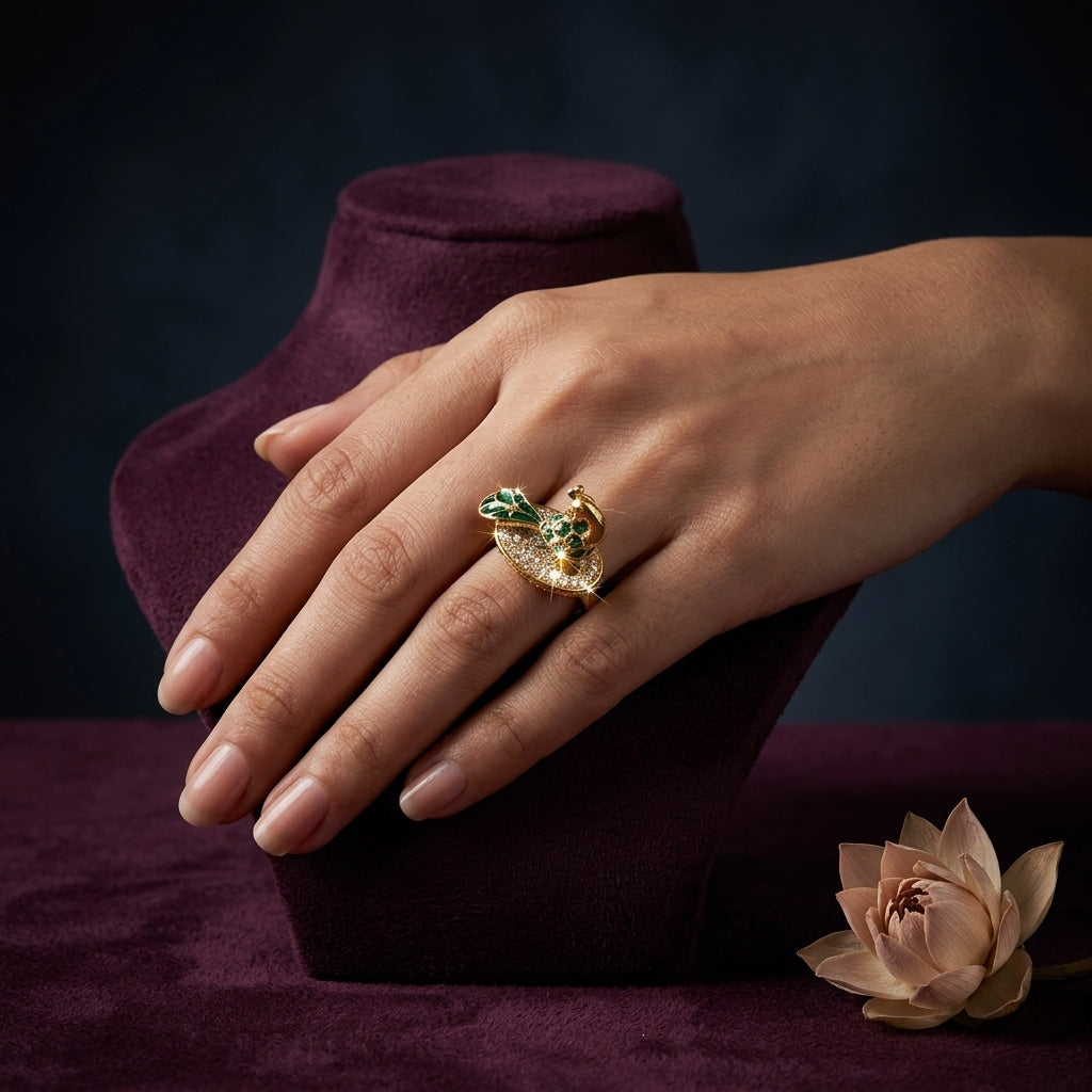 Green Contemporary Ring - Mannequin